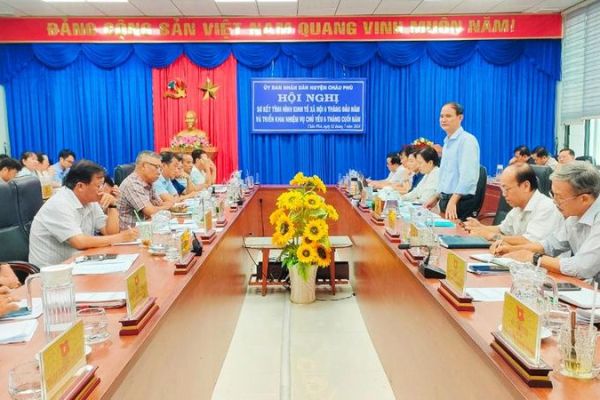 UBND huyện Châu Phú sơ kết tình hình kinh tế - xã hội 6 tháng đầu năm 2024