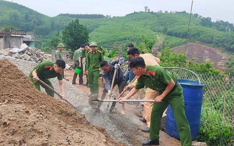 Bắc Giang: Công an huyện Lục Nam chung tay, chung sức xóa nhà tạm, nhà dột nát