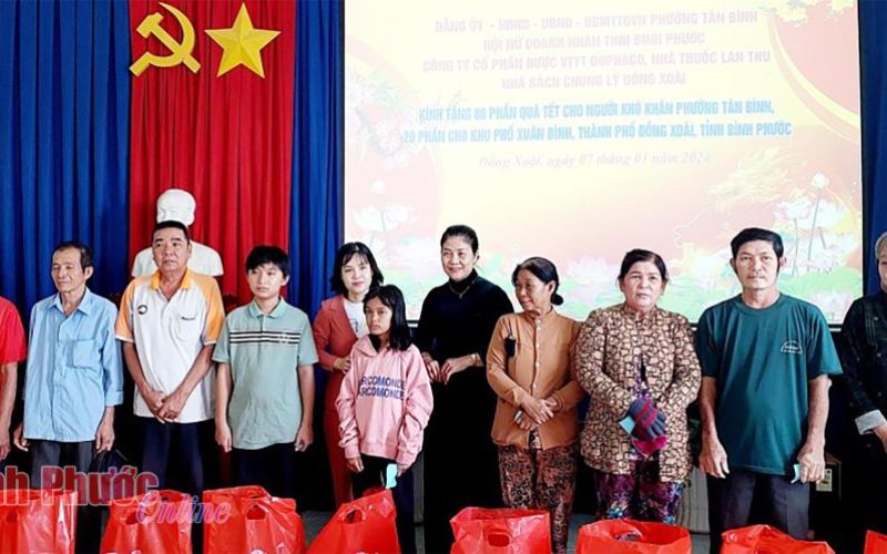 Bình Phước: Hội Nữ doanh nhân tỉnh trao 100 phần quà tết tặng hoàn cảnh khó khăn