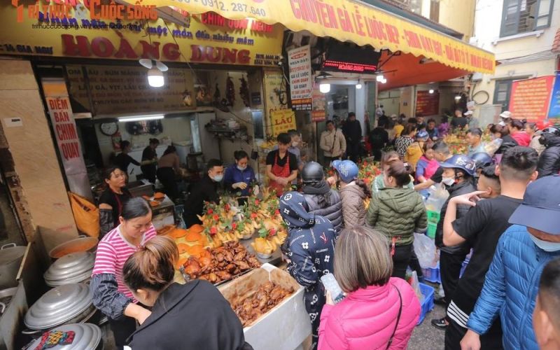 'Chợ nhà giàu' Hà Nội tấp nập người mua trong ngày 30 Tết