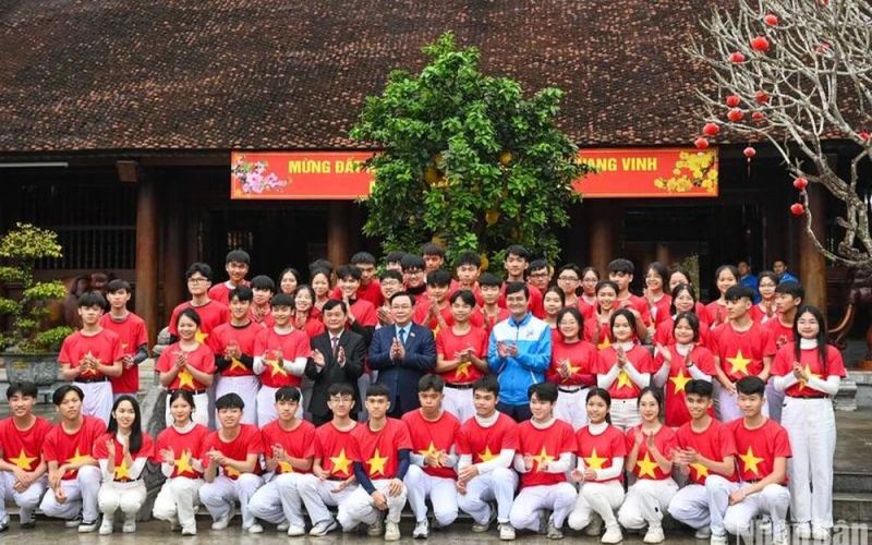 Chủ tịch Quốc hội mong muốn Tháng Thanh niên Việt Nam luôn 'mãi mãi tuổi 20'