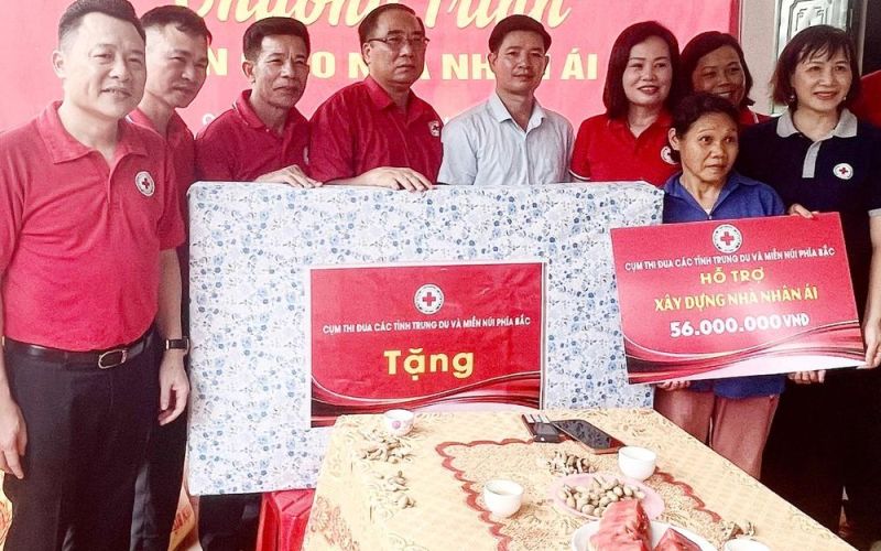 Hội Chữ thập đỏ các tỉnh Trung du và miền núi phía Bắc trao 'Nhà Nhân ái' cho hộ nghèo xã Khang Ninh