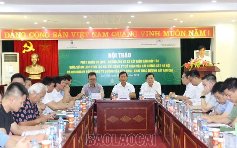 Lào Cai hợp tác với ngành đường sắt để phát triển các sản phẩm du lịch